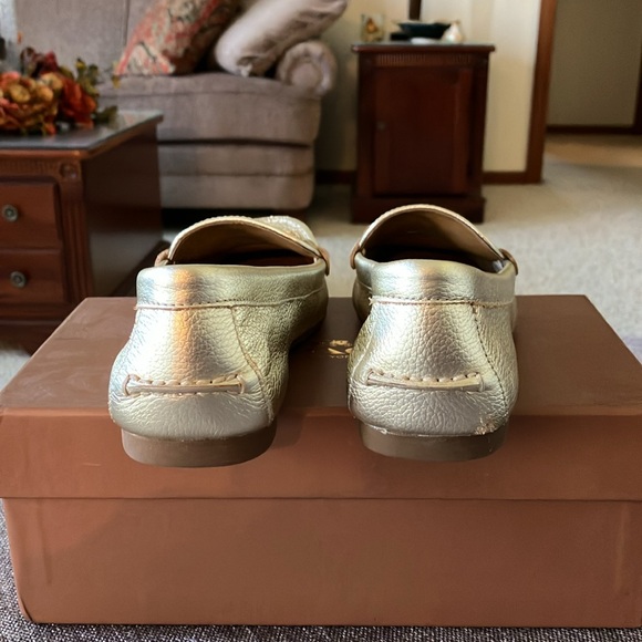 ❤️ NIB Coach Loafers Olive Mettalic Tumbled Gold 6.5 - Picture 2 of 9